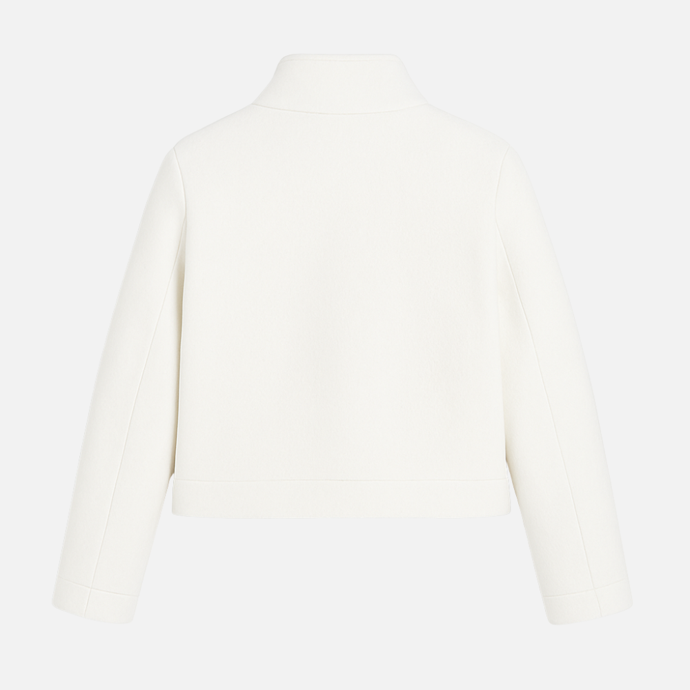 Abrigo de Guisante en Contraste de Nieve